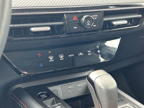 Used 2025 Nissan Kicks SR FWD image 21