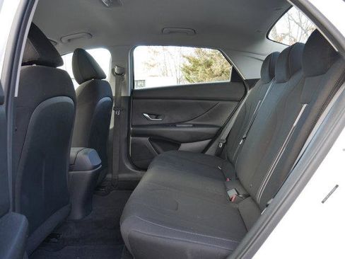 Used 2023 Hyundai Elantra SEL image 14