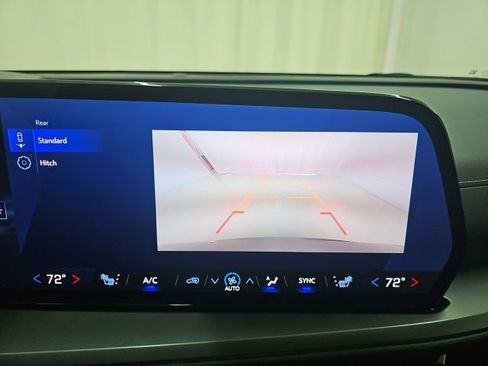 Used 2025 Chevrolet Traverse LT AWD/4WD image 21