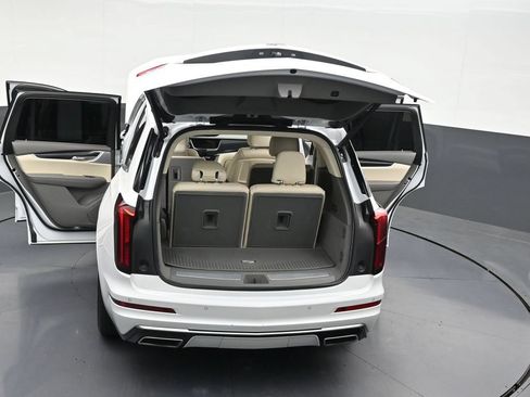 Used 2024 Cadillac XT6 Premium Luxury FWD image 36