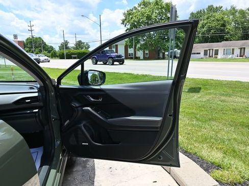 Used 2025 Subaru Crosstrek 2.5i Limited AWD/4WD image 18
