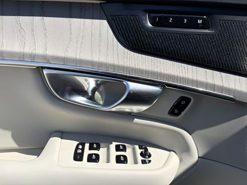 New 2026 Volvo XC90 B5 Ultra w/ Protection Package Premier AWD/4WD image 12
