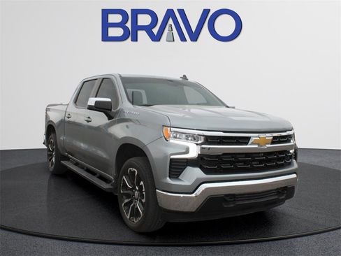 Used 2024 Chevrolet Silverado 1500 LT image 3