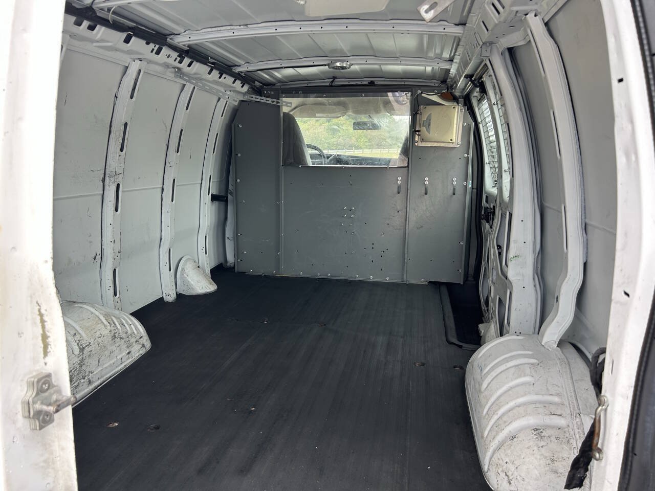 Used 2013 Chevrolet Express 2500 RWD image 13