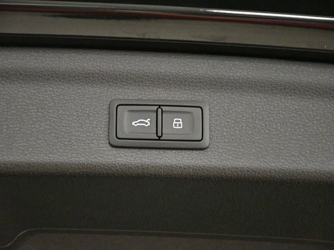 Used 2025 Audi Q3 2.0T Premium w/ Convenience Package image 57