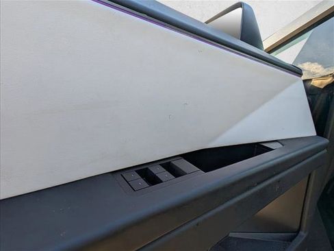 Used 2024 Tesla Cybertruck AWD Crew Cab image 10