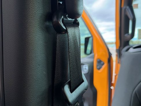 Used 2021 Jeep Wrangler Sport AWD/4WD image 92