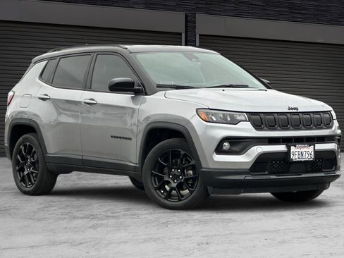 Used 2022 Jeep Compass Altitude image 2