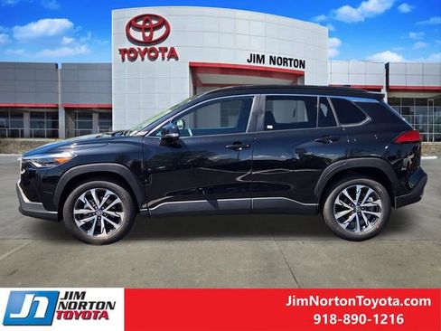 Used 2025 Toyota Corolla Cross XLE image 4