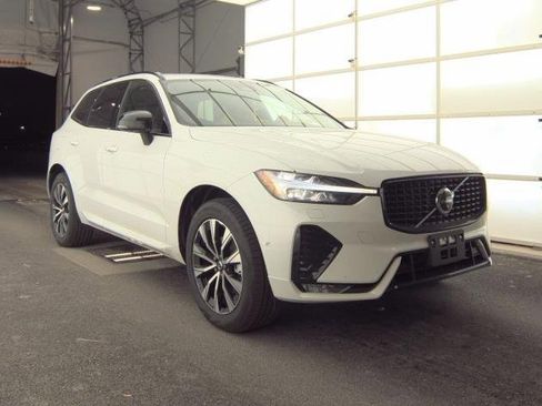 Certified 2025 Volvo XC60 B5 Plus image 3