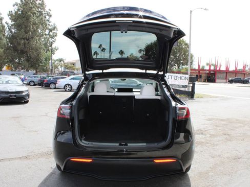 Used 2021 Tesla Model Y Long Range AWD/4WD image 30