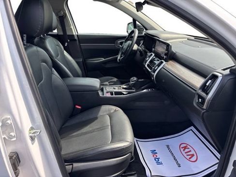 Used 2022 Kia Sorento S w/ Panoramic Sunroof Package AWD/4WD image 11