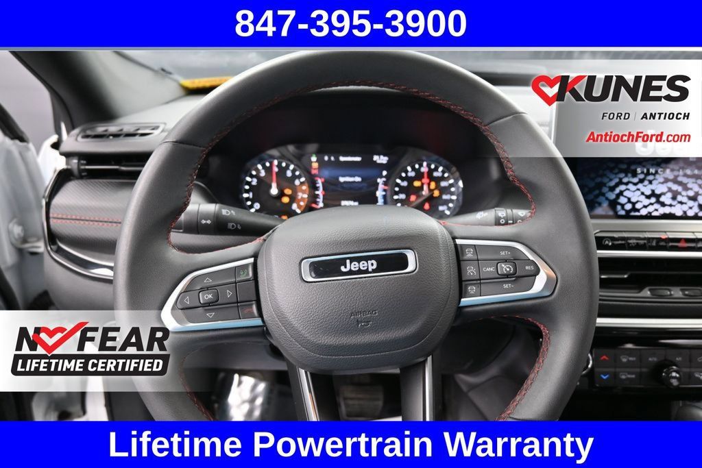 Used 2025 Jeep Compass Trailhawk AWD/4WD image 31
