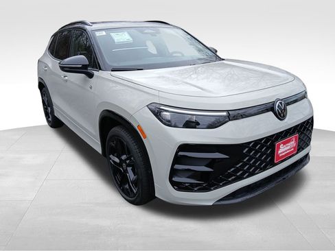 New 2026 Volkswagen Tiguan SE R-Line FWD image 7