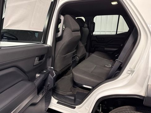 Used 2025 Toyota 4Runner SR5 AWD/4WD image 15