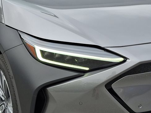 Used 2023 Subaru Solterra AWD image 8