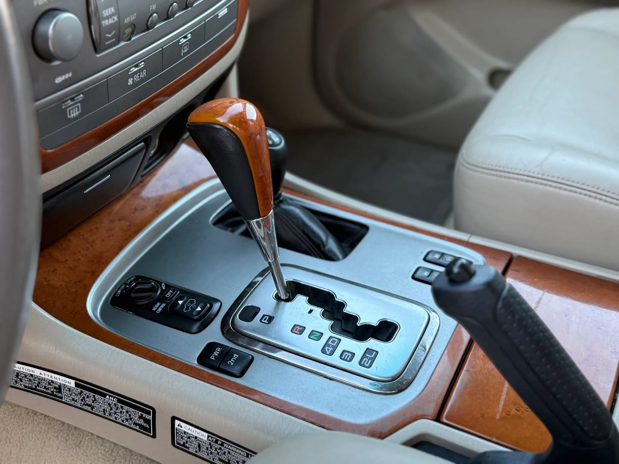 Used 2006 Lexus LX 470 4WD w/ Preferred Accessory Pkg image 18