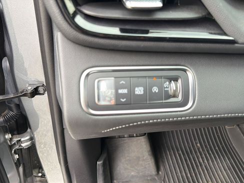 Used 2025 Buick Enclave Sport Touring FWD image 17