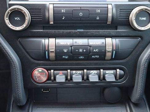 Used 2022 Ford Mustang Shelby GT500 w/ Carbon Fiber Track Pack image 9