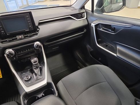 Used 2020 Toyota RAV4 LE image 18