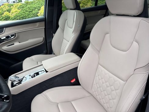 Certified 2025 Volvo XC90 B5 Core w/ Climate Package AWD/4WD image 17