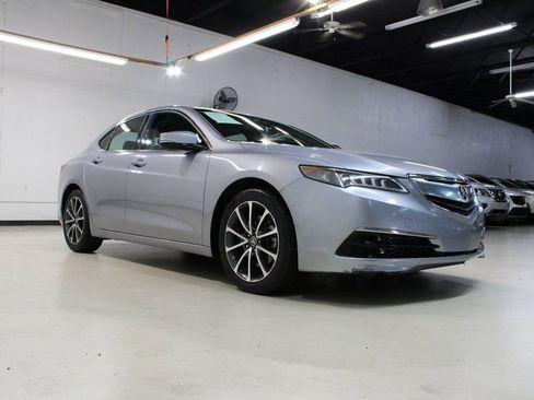 Used 2015 Acura TLX V6 image 2