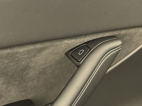 Used 2022 Tesla Model Y Performance image 32