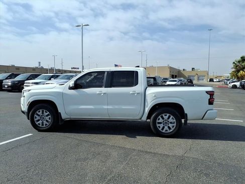 Used 2023 Nissan Frontier SV w/ Tow Package image 2
