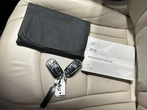 Used 2018 Buick Enclave Premium w/ Experience Buick Package AWD/4WD image 33
