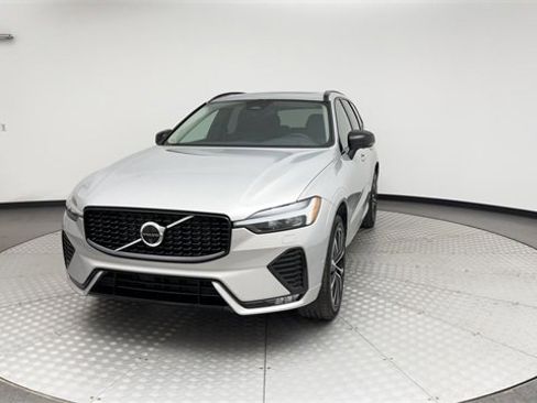 Certified 2025 Volvo XC60 B5 Plus image 7