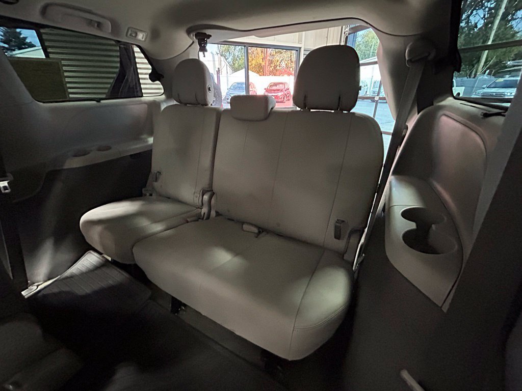Used 2015 Toyota Sienna XLE FWD image 7