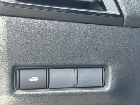 New 2026 Nissan Sentra SR w/ Floor Mat Package FWD image 6