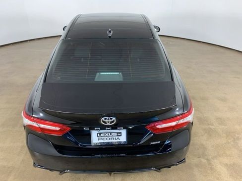 Used 2020 Toyota Camry XSE FWD image 11