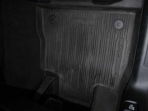 Used 2021 Ford Explorer XLT AWD/4WD image 14