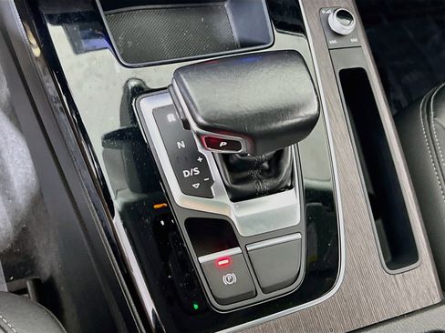 Used 2022 Audi Q5 2.0T Premium w/ Convenience Package AWD/4WD image 17