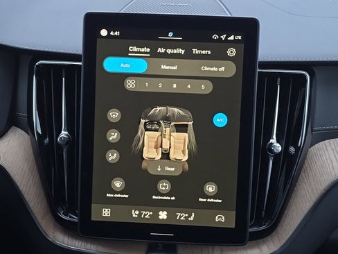 New 2026 Volvo XC60 B5 Ultra w/ Climate Package image 18