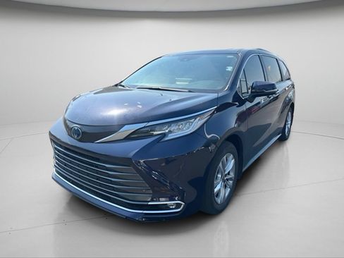 Certified 2023 Toyota Sienna Limited AWD/4WD image 15