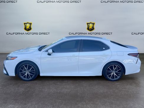 Used 2024 Toyota Camry SE image 2