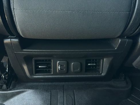 Used 2021 Chevrolet Silverado 1500 LT RWD image 33