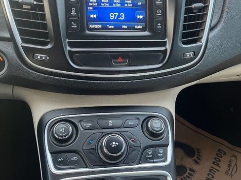 Used 2016 Chrysler 200 Limited w/ Convenience Group image 15