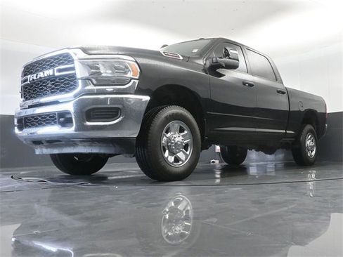 Used 2024 RAM 2500 Tradesman w/ Chrome Appearance Group image 31
