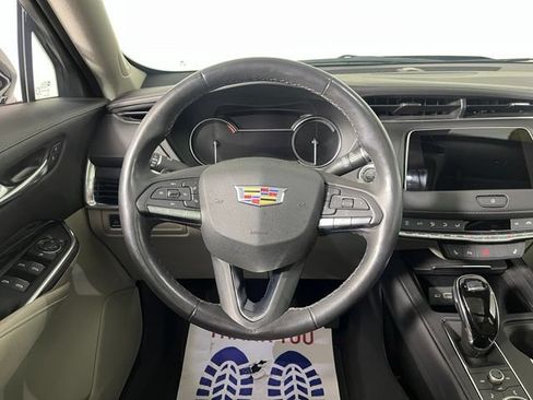 Used 2023 Cadillac XT4 Luxury w/ Cold Weather Package AWD/4WD image 20