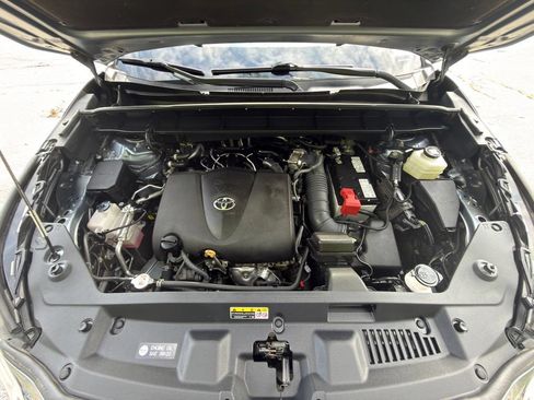 Used 2022 Toyota Highlander XLE AWD/4WD image 35