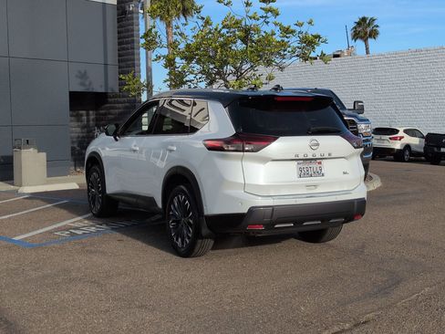 Certified 2025 Nissan Rogue SL w/ Tech Package image 7