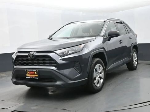 Used 2020 Toyota RAV4 LE FWD image 1