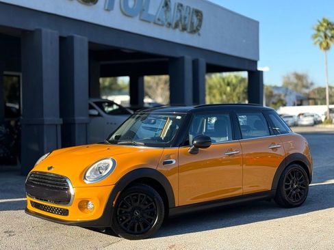 Used 2017 MINI Cooper 4-Door Hardtop image 1