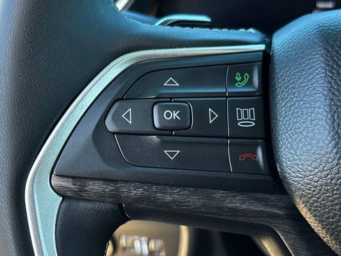 Used 2025 Jeep Grand Cherokee Limited w/ Black Appearance Package image 14