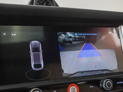 Certified 2026 Porsche Macan AWD/4WD image 32