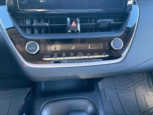 Used 2024 Toyota Corolla LE image 32