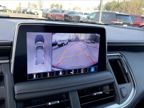 Used 2021 Chevrolet Suburban RST w/ Luxury Package image 25